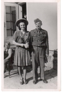 Rodiče Mileny Markusové v Sezimově Ústí, rok 1947