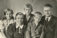 The Losert family in a group photo. From left: sister Vlasta, mother Antonie, Jaroslav Losert, brother Stanislav, father Stanislav, ca. 1940