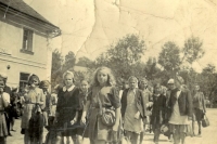 School hiking trip from Litomyšl to Česká Třebová with a stop at Max Švabinský's, 1943