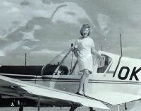 Jaroslava Mendlová on the wing of an airplane at Točná airfield