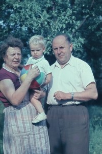 Parents of Alois Volkman with his son Lukas