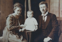 Josef Hornický II. s manželkou Marií Sajlerovou a synem Josefem