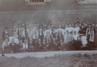 Slovak ensemble in Zlonice. The stay was organized by Josef Hornický II (last row on the far left) as an official of the Kinský estate