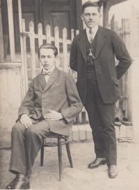 Otec Miloslavy Müllerové František Růžička (napravo), kol. 1930