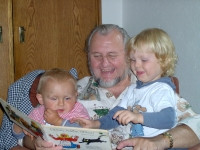 Alois Volkman with grandchildren, 2005
