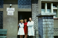 Alois Volkman with nurses in front of the surgery