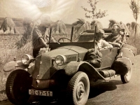 Auto, přezdívané "pádidlo", kterým Eduard Grégr ml. stěhoval rodinu Husníkovu po vykázání z bytu v srpnu 1952 