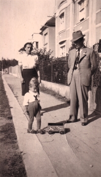 Jan Poněšický with his parents