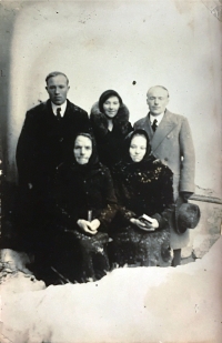On the left Josef Roušar, the witness´s father, on the right uncle František, on the bottom right grandmother and aunt of the witness, 1933
