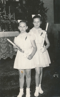 Sisters Štojdlovy at confirmation (Marie on the right, Jana on the left), 1955
