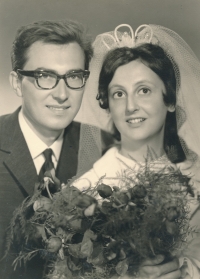 Svatební fotografie Bronislavy a Emila Volkových, 1969