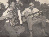 With accordeon, 1965