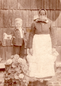 Father Karel Merhaut with his mother Marie Cizlerová, Gerník, 1930s