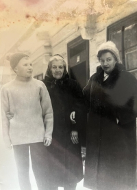 In front of her birth house with her mother and grandmother, Vrchlabí, 1966