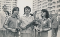 Alena Mejzlíková (první zprava) v olympijské vesnici v Moskvě 1980 