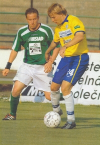 Jakub Mejzlík, son of Alena Mejzlíková, in the jersey of the second league footballers of Most (left) in the noughties of the 20th century