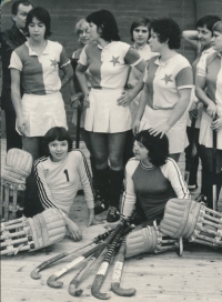 Alena Mejzlíková in the team of Slavia Praha in 1979, she is rotated in the middle