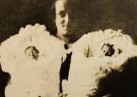 Mother with twins, 1926