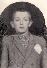 Cousin Alois Kovařík from St. Helena. He did not return home from deportation, he died in February 1955 and was buried by Czech deportees in the cemetery in Cacomeanca (Comuna Grădiștea, Călărași), undated photo