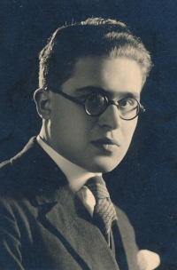 Otec Valter Feldstein jako maturant, 1930