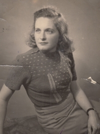 Zdenka Kmochová, 1946–1947