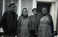 Parents (on the sides), grandmother and sister of Zdeněk Čepelík