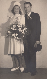 Wedding photo of Viktor Weilguny's parents, 1946