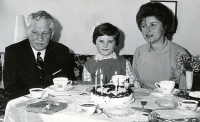 Karel Janoušek with Mahulena and her mother in the apartment in Klárov