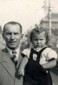 Karel Janšta s dcerou Janou, 1950