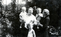 Grandfather and grandmother Kolář (grandparents on mother's side), Jan Skalla standing boy, grandfather holding his cousin Josef, grandmother holding Jan Skalla's brother Tomáš
