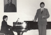 Pamětník na studiích hudební akademie, Novosibirsk, 1985