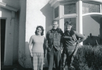 Jarka Stuchlíková (far right) with Milan and a postgraduate student in Cambridge (1970s)