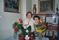 Jana Pavlovská (left) at the age of 50 with her mother in 2004