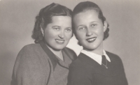 Mother Anna Bensch with her daughter Rosemarie around 1950