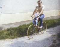 Jan Mladovský with daughter Philippa, 1983