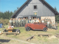 Meeting of foresters in the Krkonoše Mountains near the Alfrédka hunting lodge, 2010s. Václav Myslivec is seventh from the right below