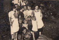 Family photo in 1938, father Oswald on the left and uncle Vili Franz in the middle, Rosemarie Bensch