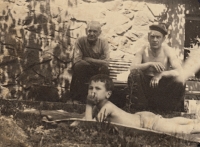 Jan Hradecký at 7 years with his father and grandfather in Teplice