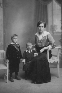 Witness´s grandmother Marie Prchalová and her children Zdenka and Josef, Josef is the father of the witness, 1915