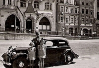 Summer 1945 in Karlovy Vary, sisters Želmíra (left) and Jarmila (right)