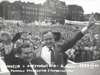 Polish President Lech Wałęsa and US President George Bush during a visit to Poland in July 1989