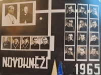 Andrej Lukáček (vlevo druhý shora) a další novokněží z Kněžského semináře v Litoměřicích v roce 1965