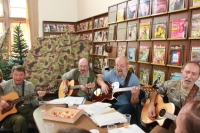 Jiří Mika (second from the left) in concert at a library in 2016