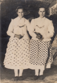 Marie (left) and Alžběta Špiclová at the dedication in Rovensko, 1960s