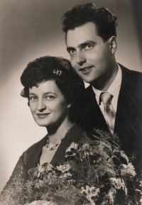 Wedding photo of Petr and Zdenka Munk from 1961