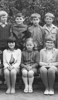 Vítězslav Sochůrek in a school photo from 1968, second from right above