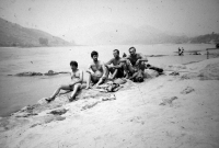 Waiting for the ship to be repaired on the way to Luang Prabang, Jiří Lukš on the right, Laos, 1984