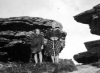 Edeltraud Riedel with her mother Hilda / Peter's Stones under Pradědem / about 1938