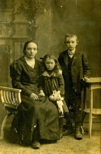 Grandmother Anna Amanová, née Jirásková, with Josef and Anna in 1915