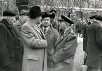 Bývalí letci RAF během oslav Dne všech svatých na Olšanských hřbitovech. Na fotografii je plk. Emil Mikulenka, plk. Vladimír Cupák, plk. Miroslav Jiroudek.